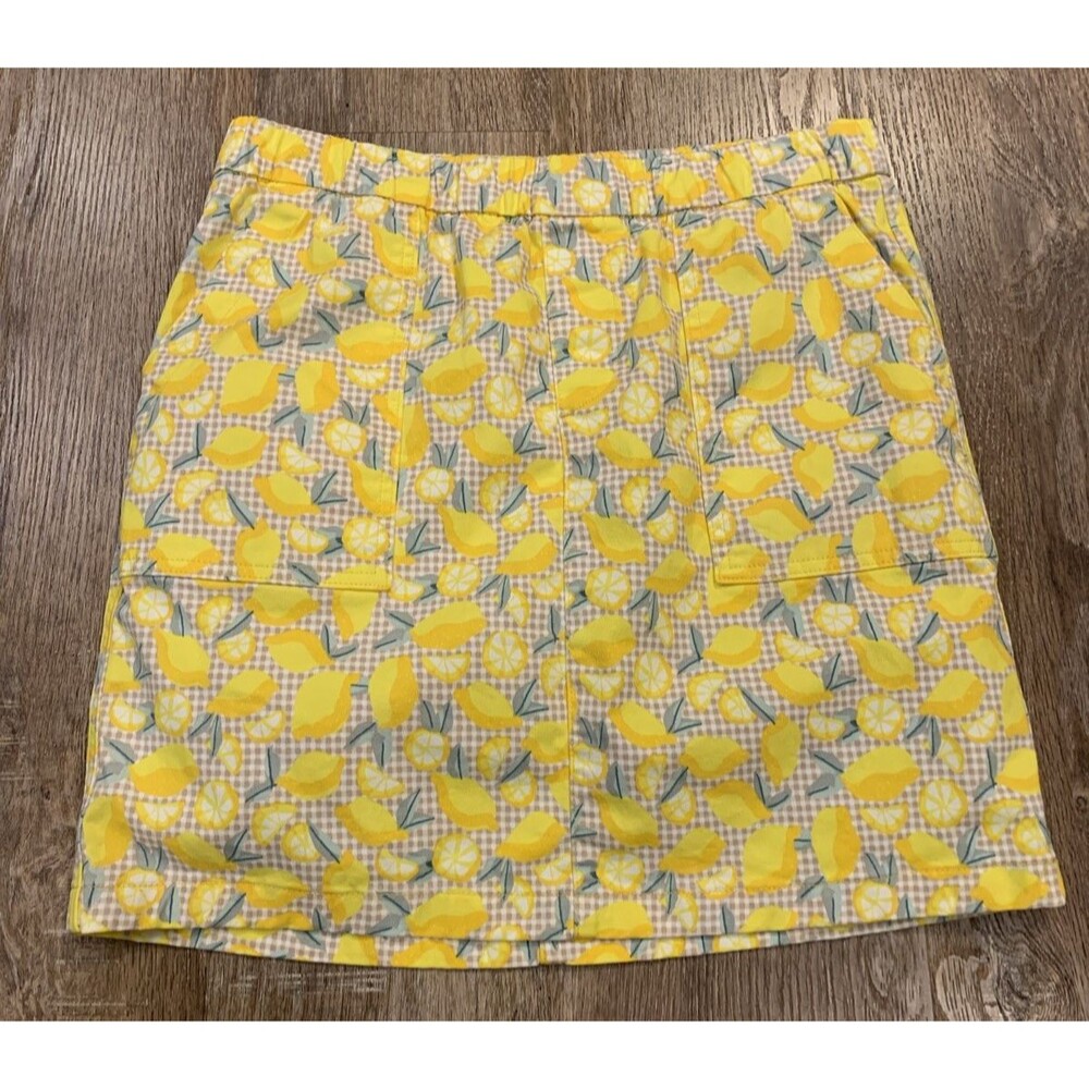 Lands End Womens Shorts Size 8P Yellow Lemon Print Mid Rise Cotton Chino Pockets